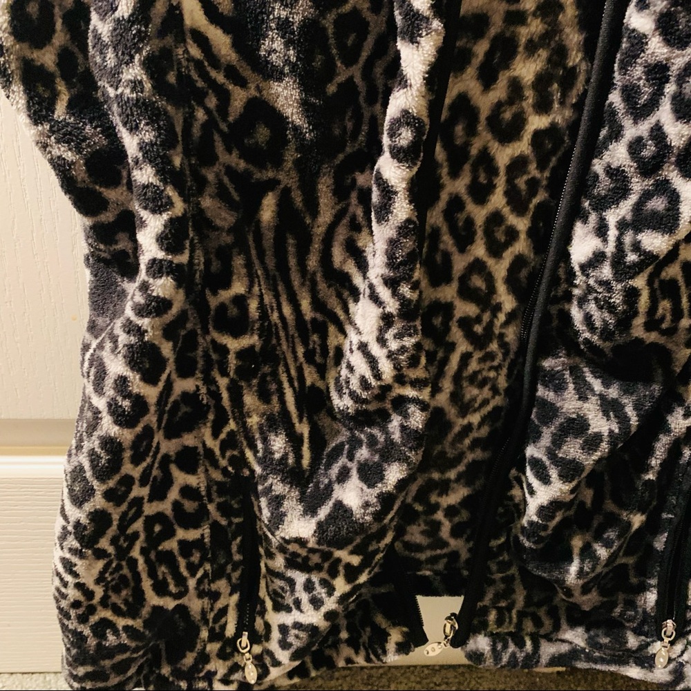 Leopard Print Vest Large - Picture 2 of 10